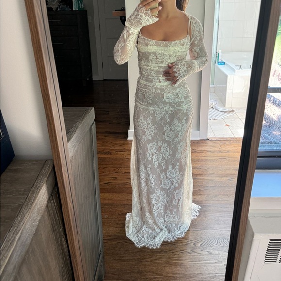 House of CB VINTAGE CREAM LACE MAXI DRESS - Picture 5 of 5